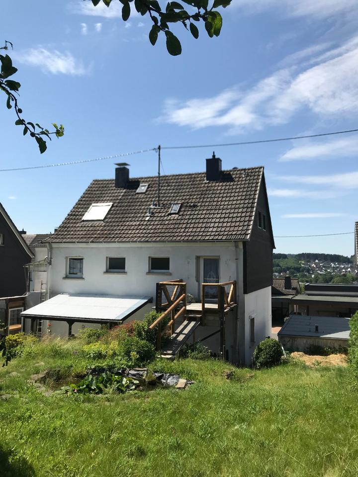 Gummersbach Steinberg Haushälfte saniert - mit Garage und Garten