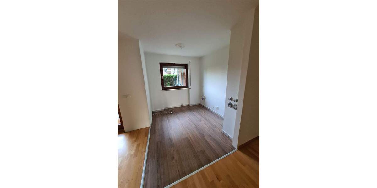 Etagenwohnung Hürth Efferen - 3 Zimmer, 109 m&sup2;, 1.200&euro; | Angebot:24814908