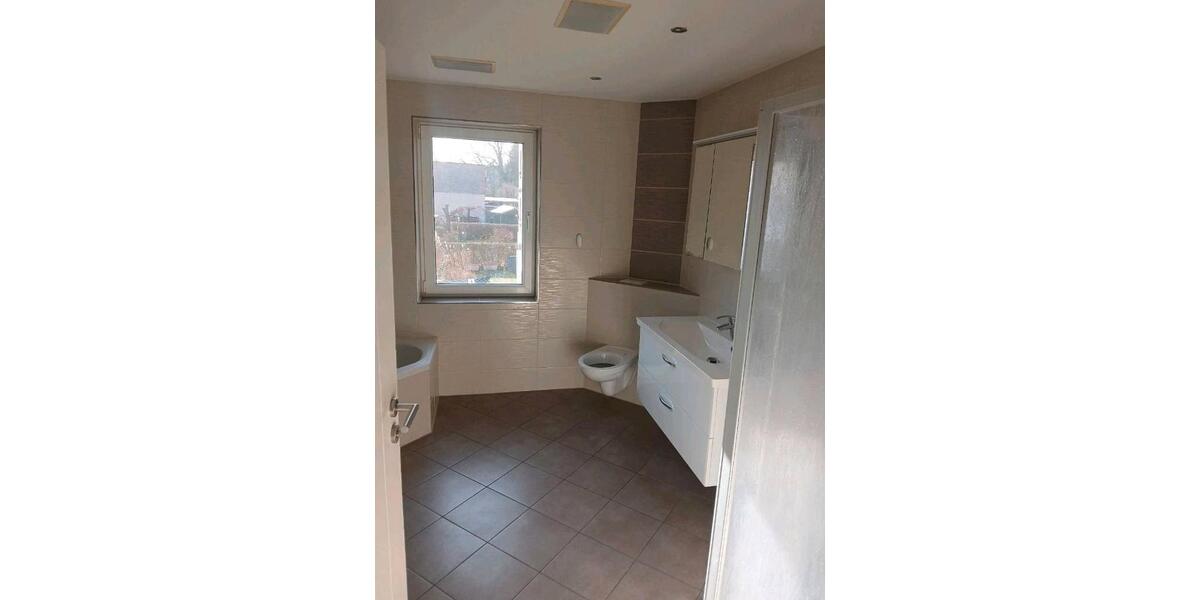 Etagenwohnung Pößneck - 3 Zimmer, 68 m&sup2;, 490&euro; | Angebot:26030081