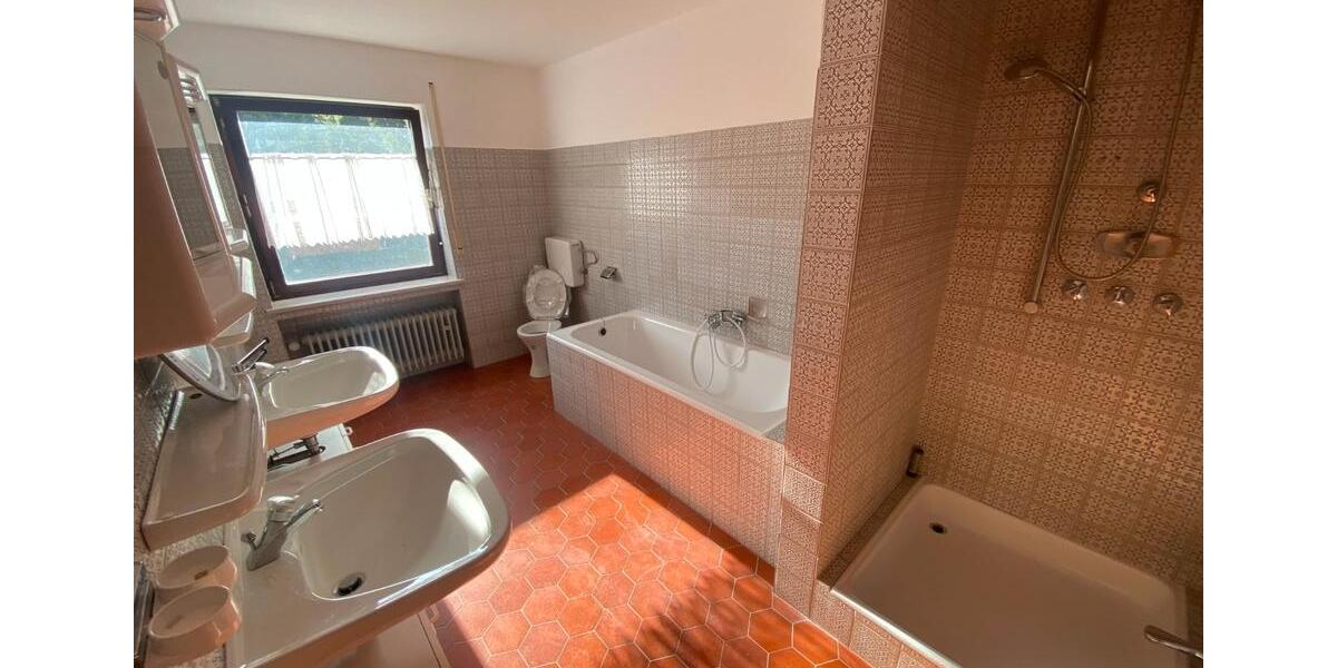 Dachgeschoßwohnung Günzburg - 4 Zimmer, 120 m&sup2;, 980&euro; | Angebot:26368905
