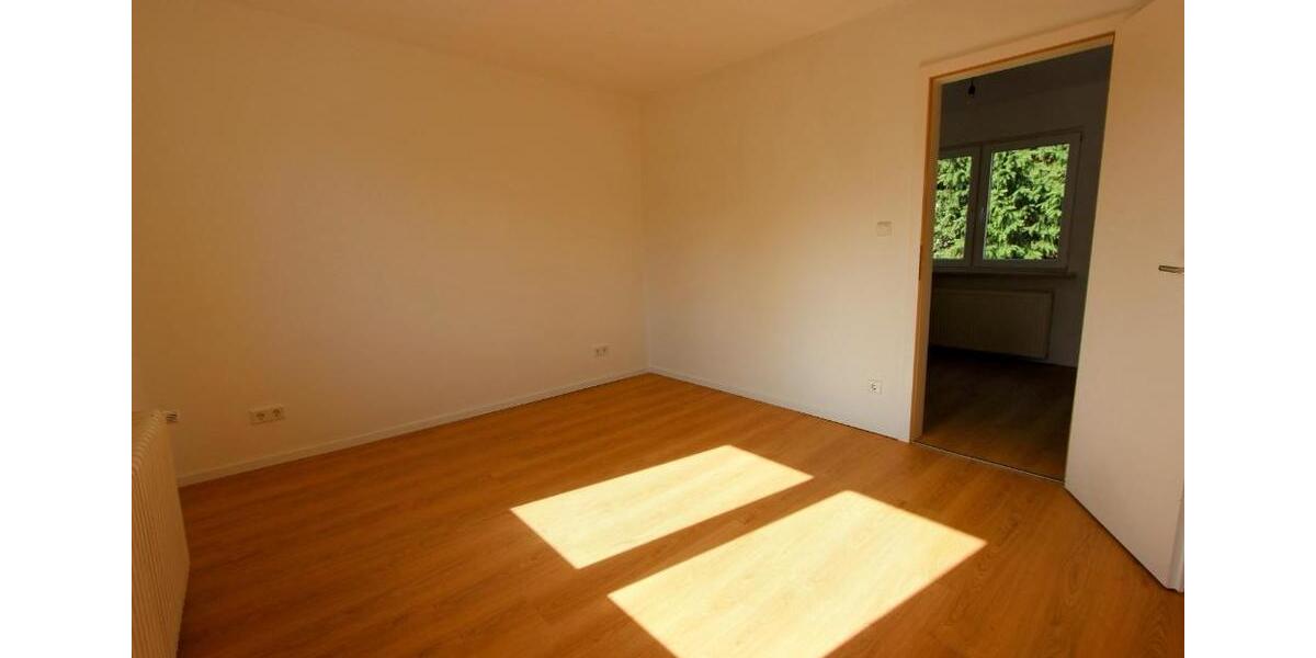 Dachgeschoßwohnung Wilhelmshaven - 3 Zimmer, 65 m&sup2;, 400&euro; | Angebot:26687655
