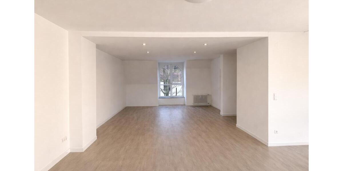 Zentrale & ruhige 120qm Wohnung mit Balkon im 2. OG in Lippstadt 3.5 zimmer
