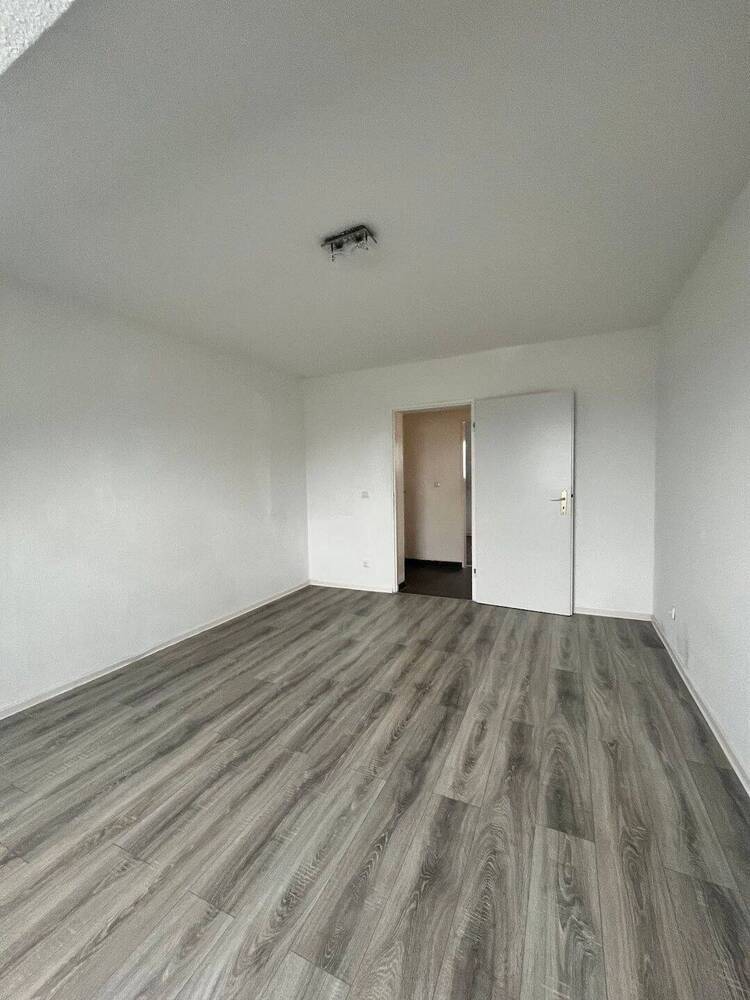 MT an CS zum 16.9.25 2 Zimmer Wohnung im Dachgeschoss in ruhiger Maintal Lage