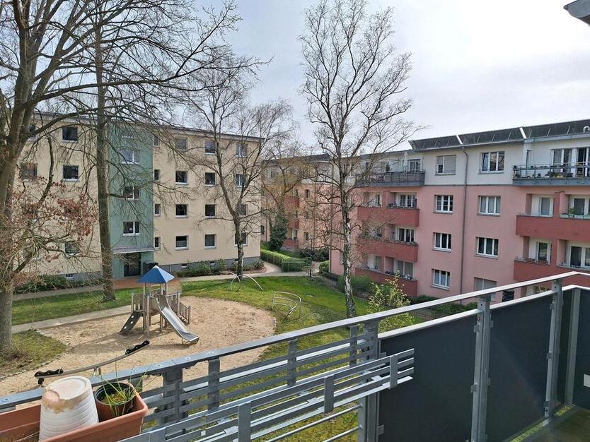 Mitbewohner WG Zimmer für 2 ZKB Wohung in Berlin Lichterfelde