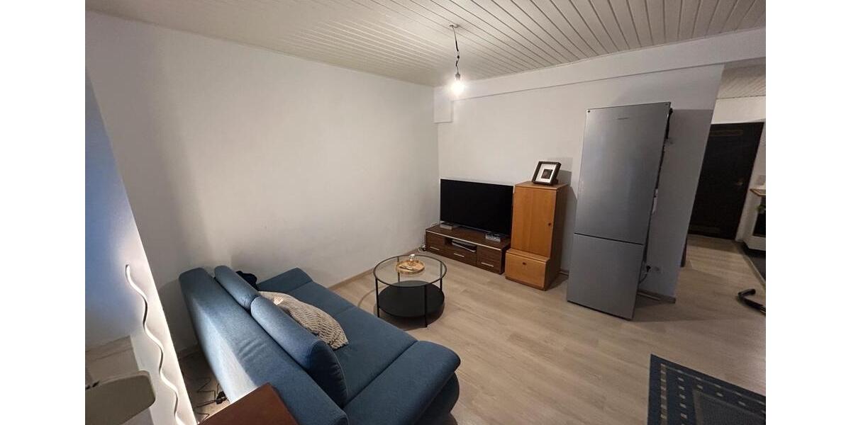 2- Zimmer-Wohnung mit separatem Eingang und kleinem Außenbereich zimmer