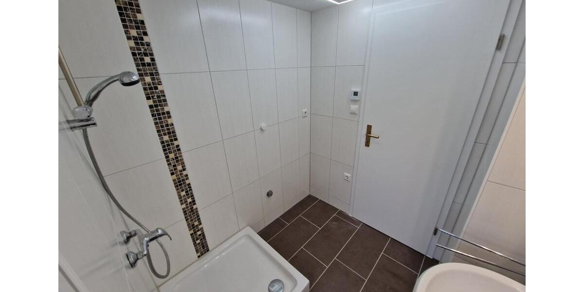 renovierte 4-Zimmer-Wohnung im DG 4 zimmer