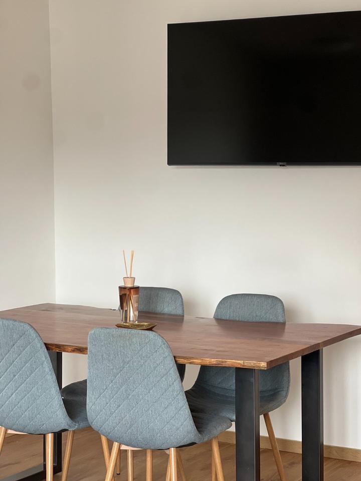 Möbliert Wohnen auf Zeit: 2-Zimmerwohnung mit sonnigem Balkon