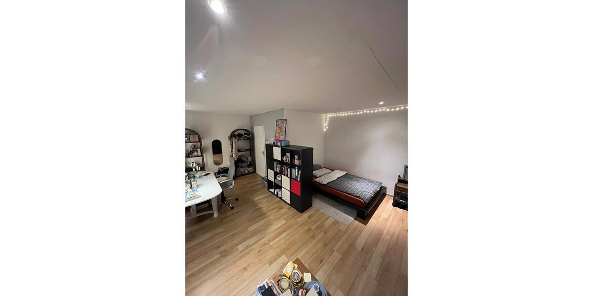 Großes Zimmer in 5er Wg 1 zimmer