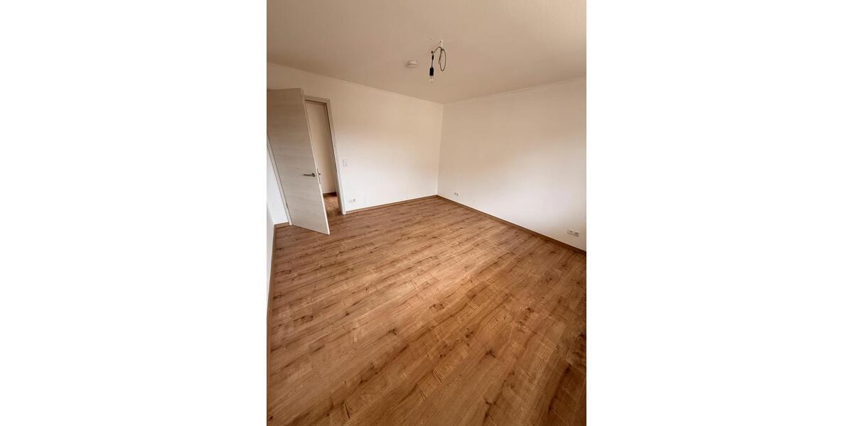 Etagenwohnung Adelsdorf - 4 Zimmer, 104 m&sup2;, 1.600&euro; | Angebot:25992258