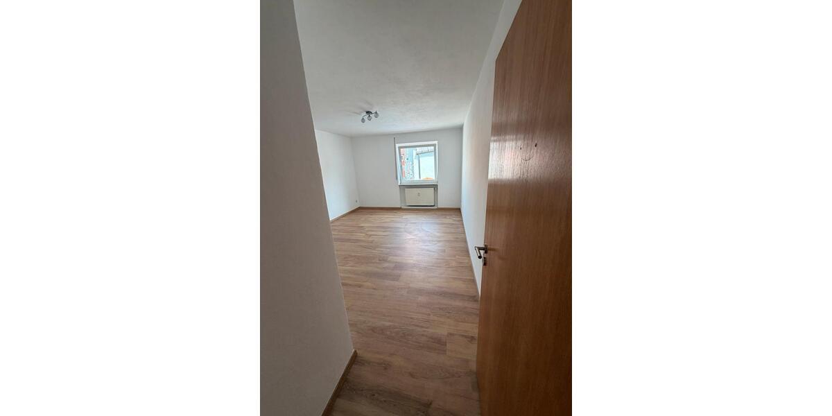 Etagenwohnung Roding - 3 Zimmer, 110 m&sup2;, 1.050&euro; | Angebot:26699665