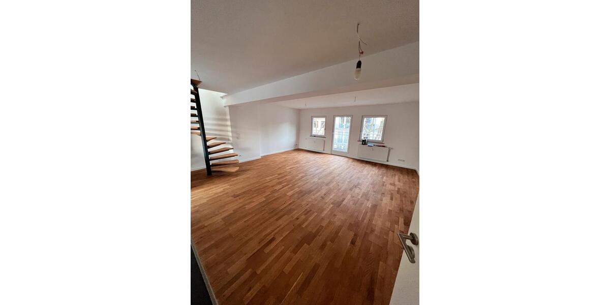 Penthouse Wohnung in ruhiger Nebenstraße in der Innenstadt 2 zimmer