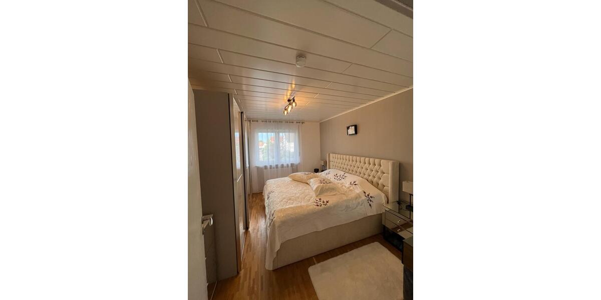 Etagenwohnung Lingenfeld - 3 Zimmer, 85 m&sup2;, 1.240&euro; | Angebot:26581960
