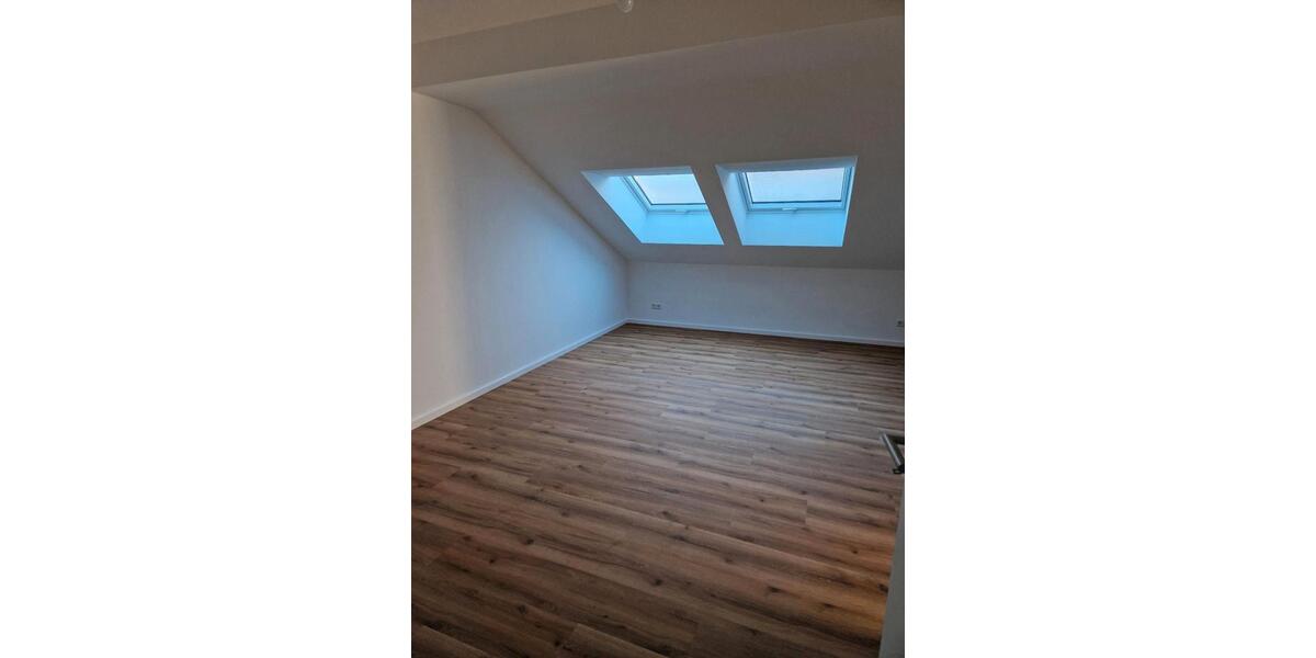 Dachgeschoßwohnung Lage - 3 Zimmer, 110 m&sup2;, 1.544&euro; | Angebot:24769508