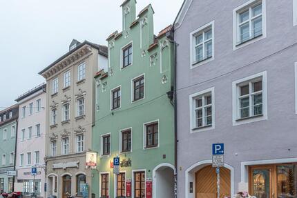 2 12-Zimmer-Dach-Wohnung mit zwei darüberliegenden Hobbyräumen und Balkon, mitten in der Stadt 2 zimmer