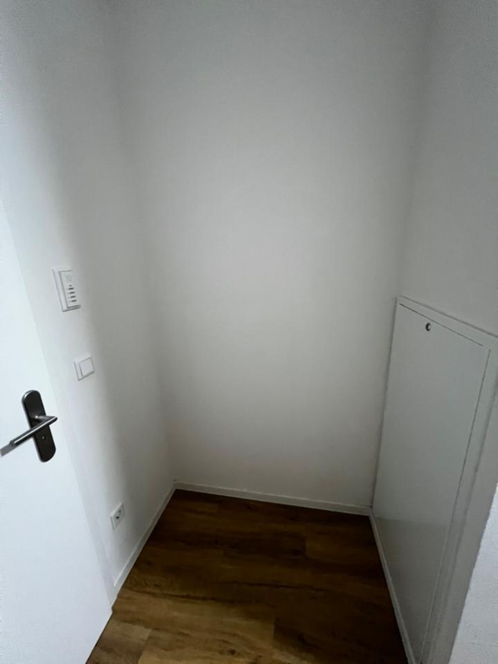 Helle moderne 1-Zimmer-Wohnung mit Balkon & Tiefgaragenstellplatz