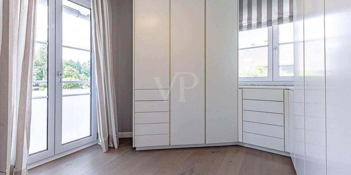 Eleganz trifft Nachhaltigkeit: Teil­möblierte Doppelhaushälfte mit Premiumausstattung zu vermieten 6 zimmer