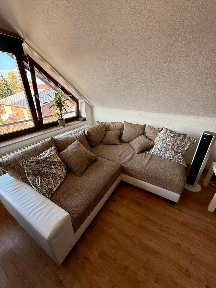 Möbilierte 1 - Zimmer - Dachgeschoßwohnung mit Weiblick