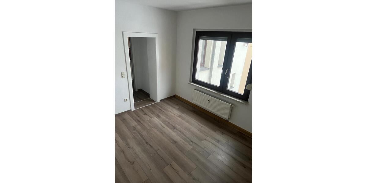 Etagenwohnung Eisenberg - 4 Zimmer, 88 m&sup2;, 790&euro; | Angebot:25884130