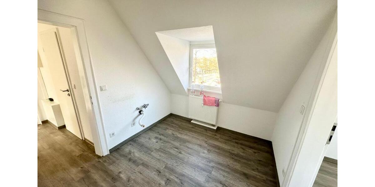 Dachgeschoßwohnung Detmold - 3 Zimmer, 75 m&sup2;, 580&euro; | Angebot:25430655