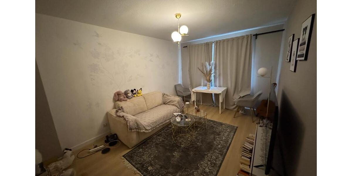 UNTERMIETERIN für Zwischenmiete im Altstadt kölnSüd 2 zimmer