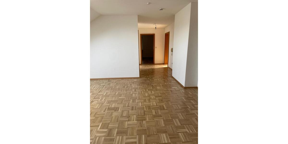 Dachgeschoßwohnung Simbach am Inn - 3 Zimmer, 95 m&sup2;, 750&euro; | Angebot:26089182