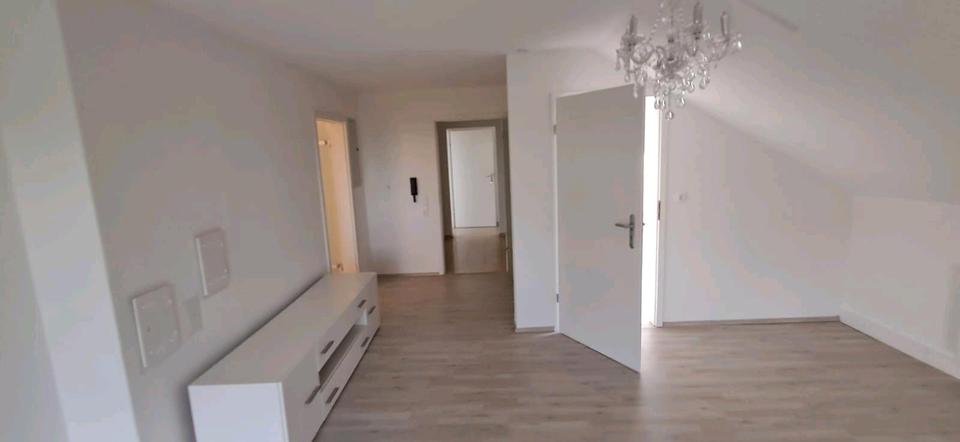 Dachgeschoßwohnung Zimmern ob Rottweil - 3 Zimmer, 62 m&sup2;, 700&euro; | Angebot:25838296