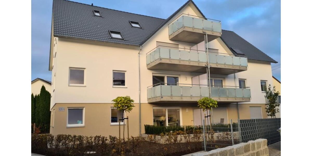 4-Zimmer 1.OG, zentral, barrierefrei, Balkon, EBK, Carport+W-box 4 zimmer