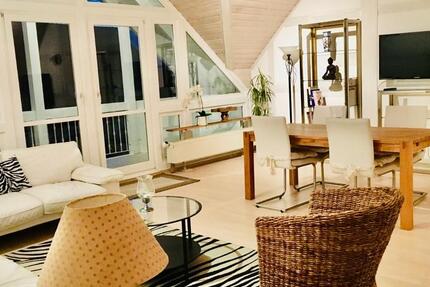 Möblierte, ruhige & lichtdurchflutete Dachgeschoss-Wohnung 2 zimmer