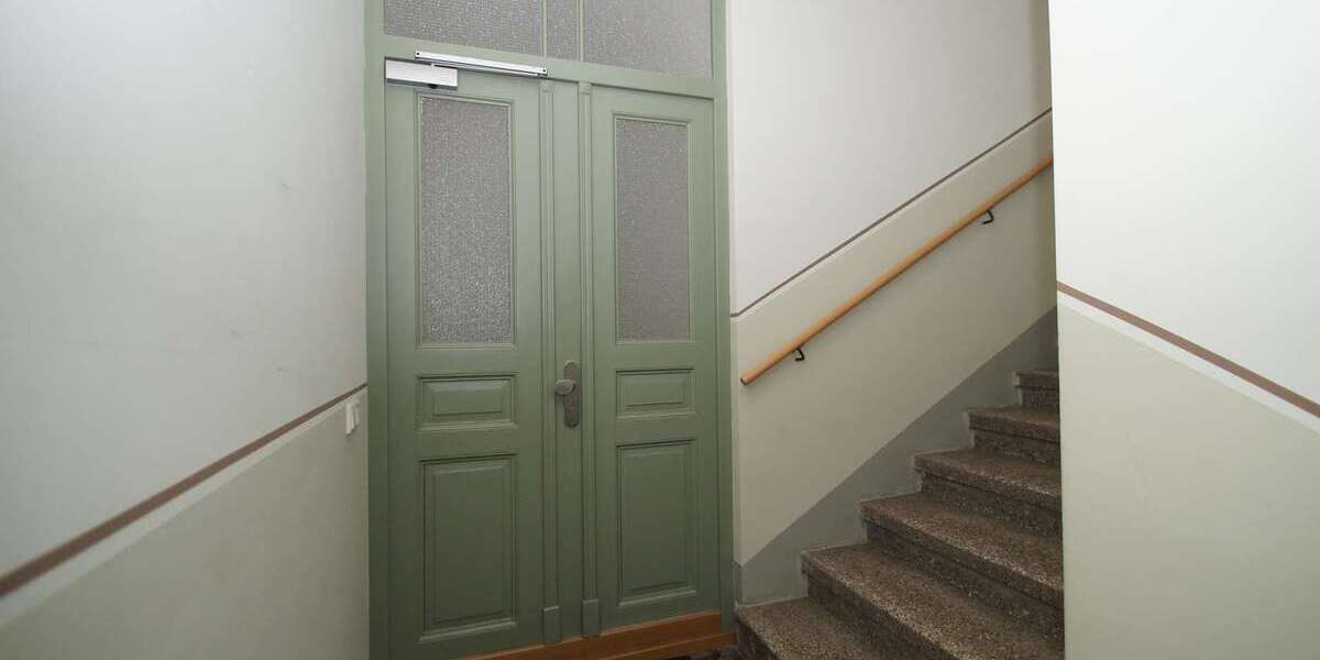 mit 360° Rundgang! Sanierte 2 Zimmer mit Balkon + großer Küche am Brühl! 2 zimmer