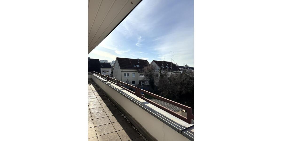 Lichtdurchflutete 4,5-Zimmer-Wohnung mit großzügigem Balkon und Einzelgarage 4.5 zimmer