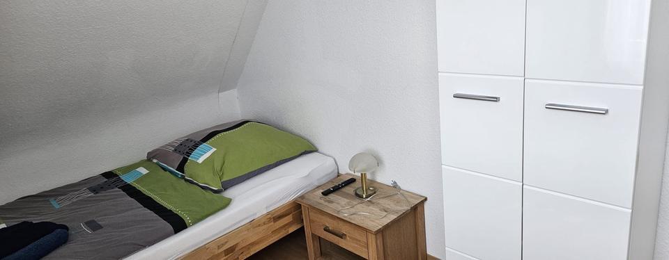 möbl. WG-Zimmer mit Wlan, TV, Gästeküche, EtagenDuWc, Waschmaschine, Trockner