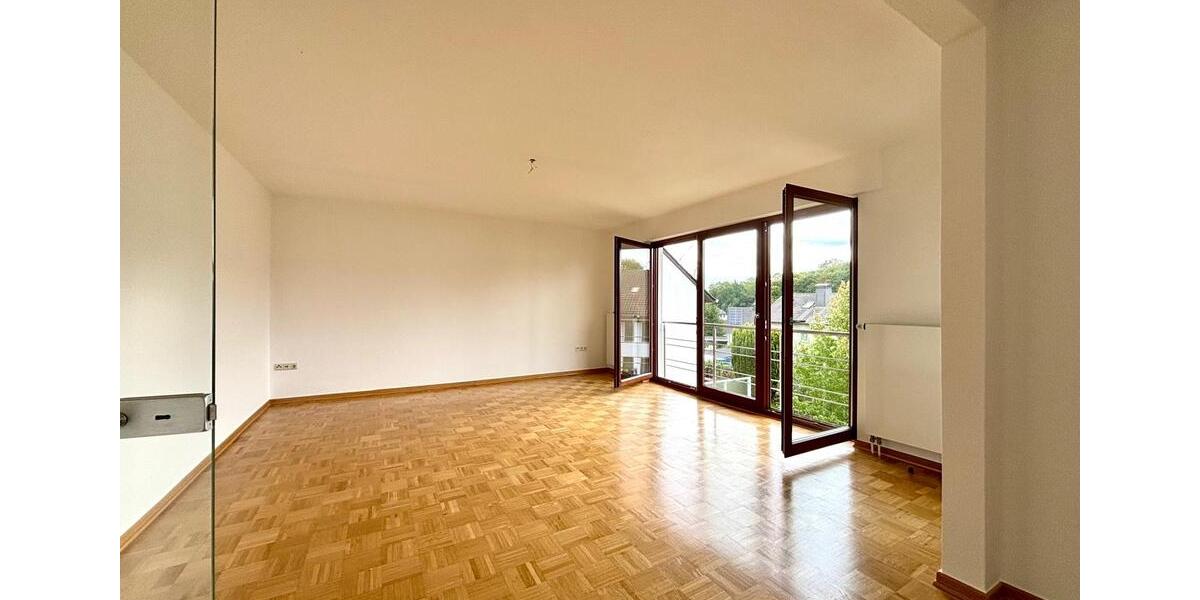 Tolle OG-Wohnung im 2 FH komplett renoviert, mit PKW-Stellplatz und Balkon in Gohfeld! 3 zimmer
