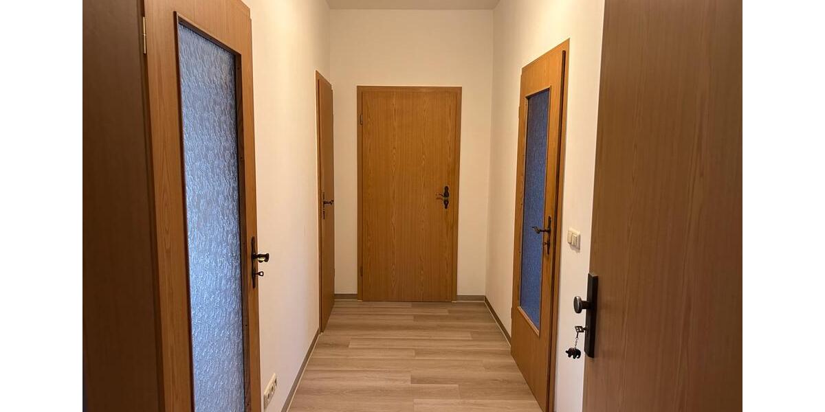 Hochparterre Roßwein - 3 Zimmer, 62 m&sup2;, 372&euro; | Angebot:24610978