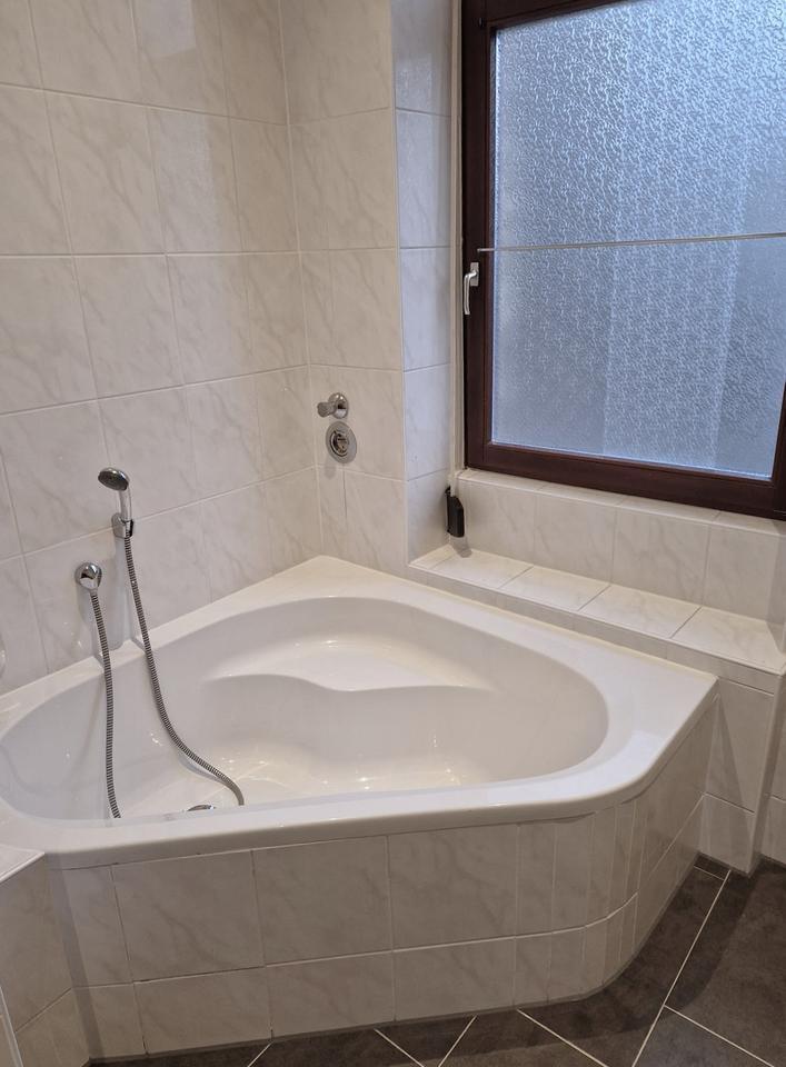 +++ Wohnen hoch über dem Rhein - in Nachbarschaft zur Burg Klopp! 4-Zimmer-Altbauetage mit Dachterrasse +++