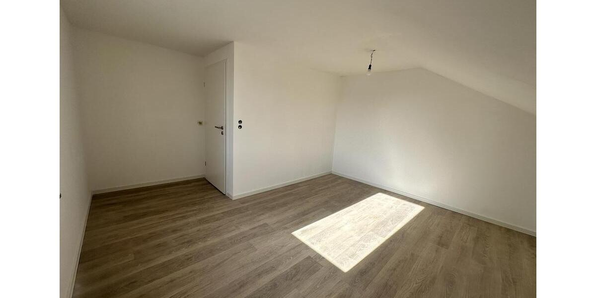 Dachgeschoßwohnung Apolda - 3 Zimmer, 78 m&sup2;, 695&euro; | Angebot:26476622