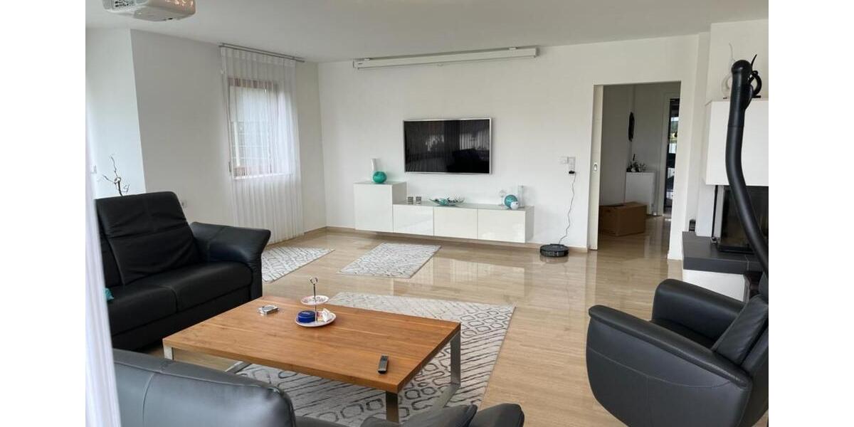 Erdgeschoßwohnung Neckartenzlingen - 5 Zimmer, 168 m&sup2;, 1.950&euro; | Angebot:25721130
