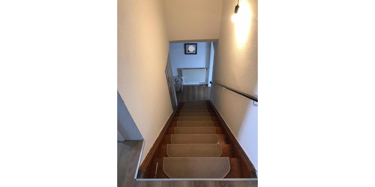 EINFAMILIENHAUS mit GARTEN und Garage zu vermieten 3 zimmer