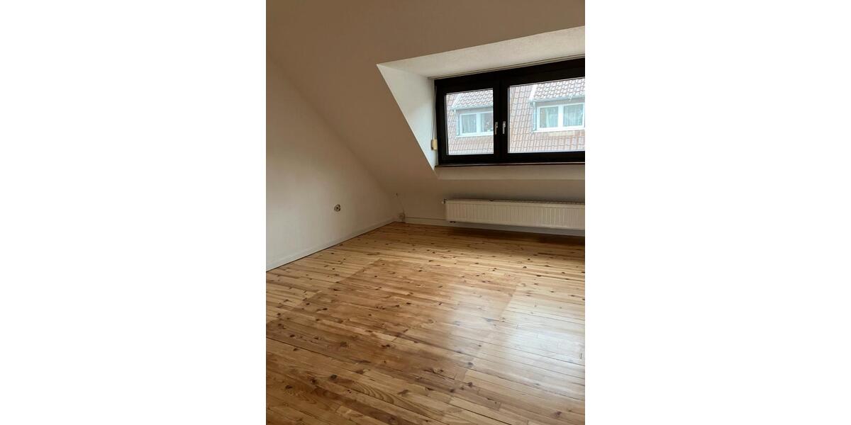 Dachgeschoßwohnung Saarbrücken West - 3 Zimmer, 72 m&sup2;, 650&euro; | Angebot:26336217