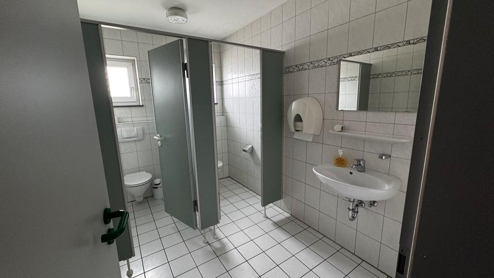 240m² Bürofläche auf einer Büroetage im modernen Bürogebäude, nähe Autobahn im Gewerbegebiet zimmer