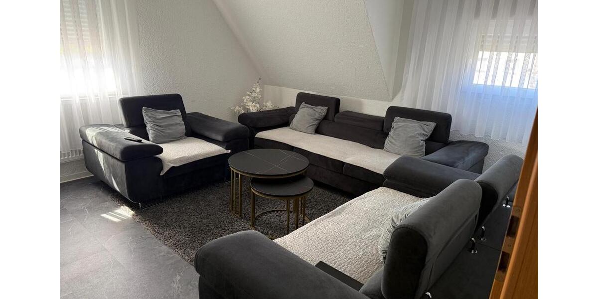 Dachgeschoßwohnung Winnenden - 3.5 Zimmer, 70 m&sup2;, 1.200&euro; | Angebot:26115580
