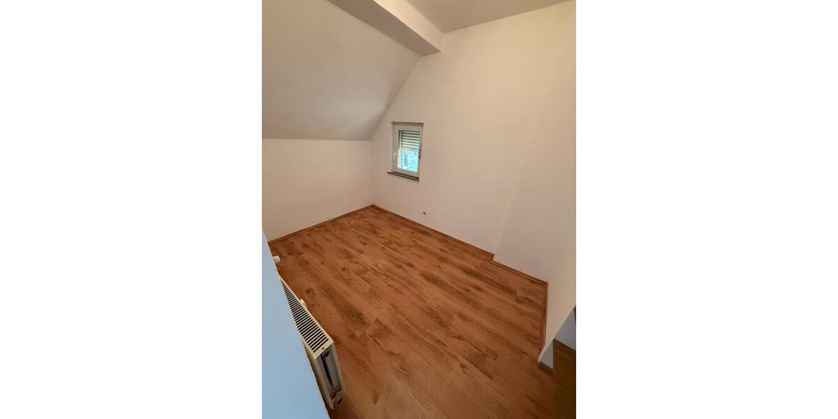Etagenwohnung Singhofen - 5 Zimmer, 120 m&sup2;, 1.000&euro; | Angebot:26592201