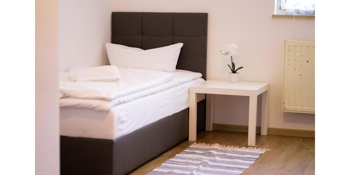 Wohnen auf Zeit Nittendorf - 3 Zimmer, 90 m&sup2;, 80&euro; | Angebot:10693688