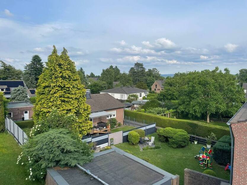 Gemütliche Dachgeschoßwohnung mit Balkon und Carport Stellplatz