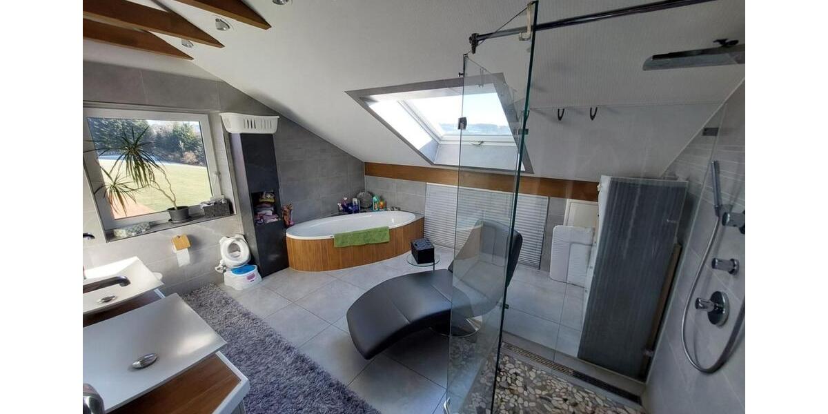 Dachgeschoßwohnung Sulzberg - 3 Zimmer, 85 m&sup2;, 1.400&euro; | Angebot:24393028