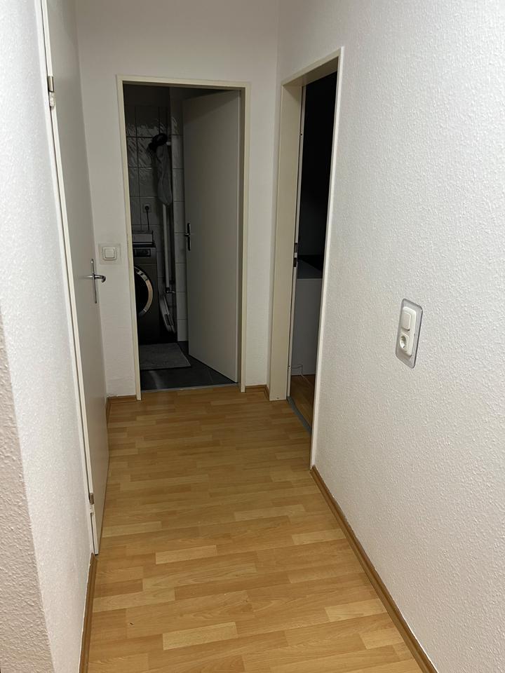 Helle 2 Zimmerwohnung mit Balkon zimmer