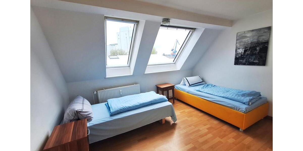 Dachgeschoßwohnung Flensburg - 2.5 Zimmer, 75 m&sup2;, 670&euro; | Angebot:26263086