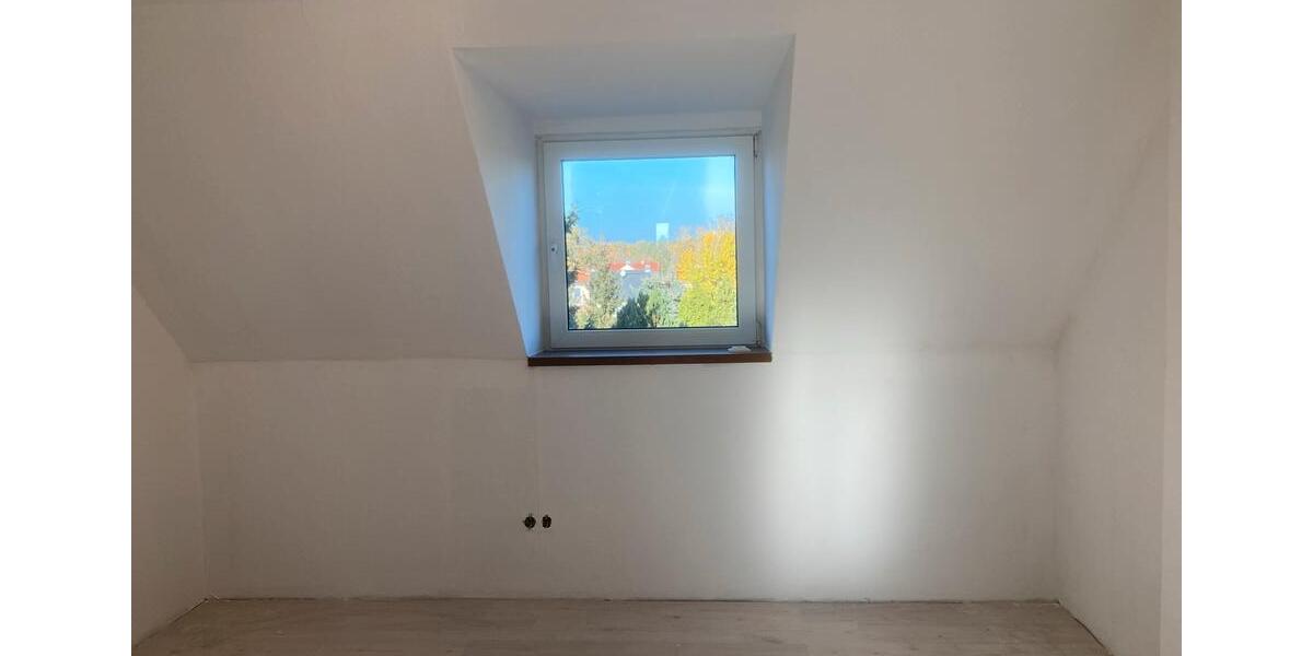 Dachgeschoßwohnung Dessau-Roßlau Dessau - 2.5 Zimmer, 80 m&sup2;, 680&euro; | Angebot:26671068