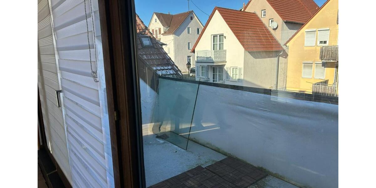 Dachgeschoßwohnung Markgröningen - 3 Zimmer, 100 m&sup2;, 1.100&euro; | Angebot:24513320