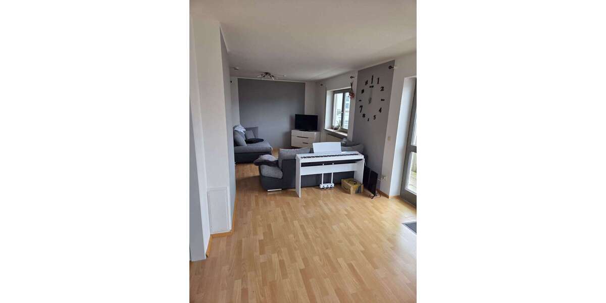 Etagenwohnung Erdweg - 3 Zimmer, 81 m&sup2;, 1.020&euro; | Angebot:26153056