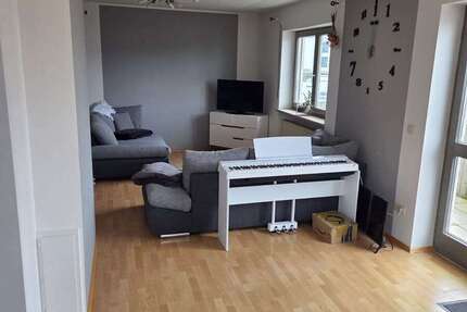 Wohnung Erdweg - 3 Zimmer, 81 m&sup2;, 1.020&euro; | Angebot:26153056